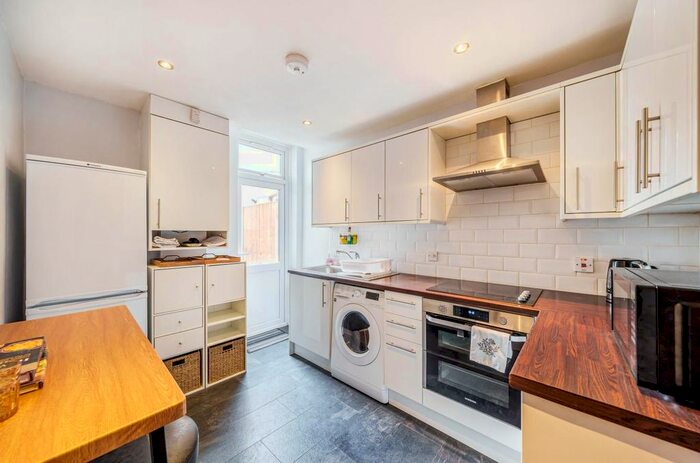 1 Bedroom Flat To Rent In Sandringham Road, London, NW2