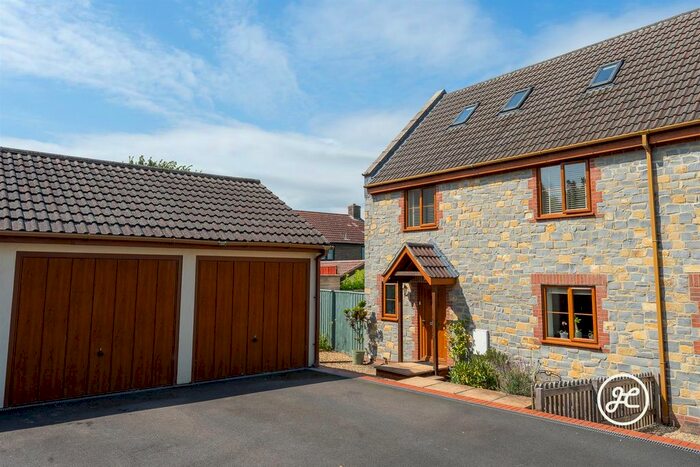 5 Bedroom End Of Terrace House For Sale In Downend Farm Close, Puriton, Bridgwater - With Barn/Studio, TA6
