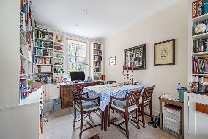 3 Bedroom Flat To Rent In Burnaby Street, Chelsea, London, SW10
