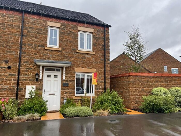 3 Bedroom Semi-Detached House To Rent In Bodicote, Oxfordshire, OX16