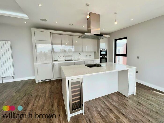 2 Bedroom Apartment To Rent In Victoria Avenue, Southend-On-Sea, SS2