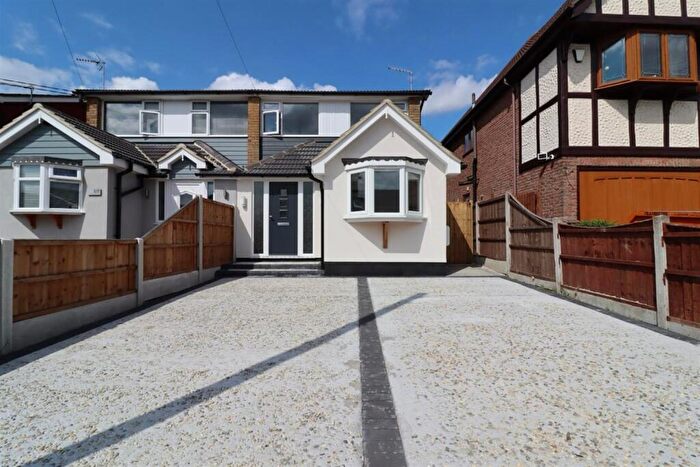 4 Bedroom Semi-Detached House To Rent In Bedroom Semi Detached House In Hockley, SS5