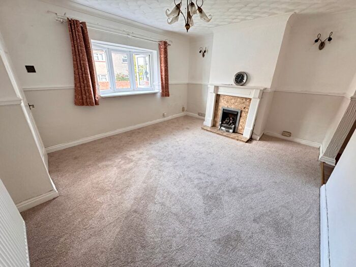 3 Bedroom Semi-Detached House To Rent In Flavell Avenue, Bilston, WV14