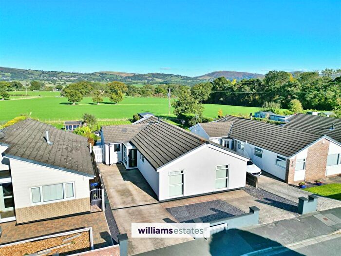 3 Bedroom Detached Bungalow For Sale In Clwydian Park Avenue, St. Asaph, LL17
