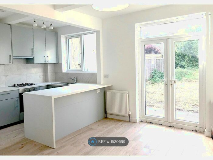 4 Bedroom Terraced House To Rent In Hepworth Road, London, SW16