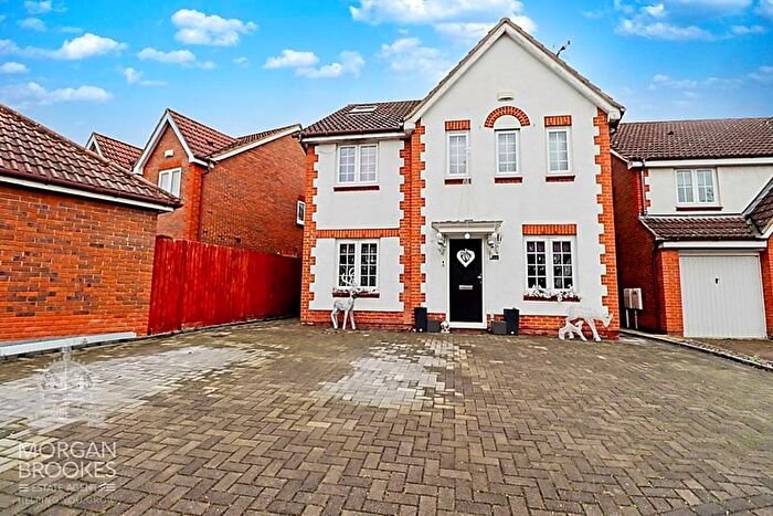 4 Bedroom Detached House For Sale In Tamarisk, Benfleet, SS7