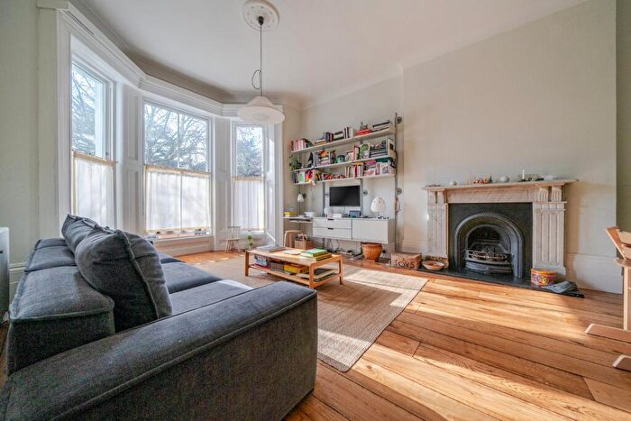 3 Bedroom Flat For Sale In St. Johns Park, Blackheath, London, SE3