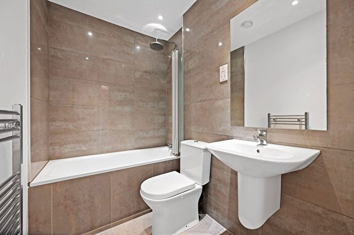 1 Bedroom Flat For Sale In London Road, Mitcham, CR4