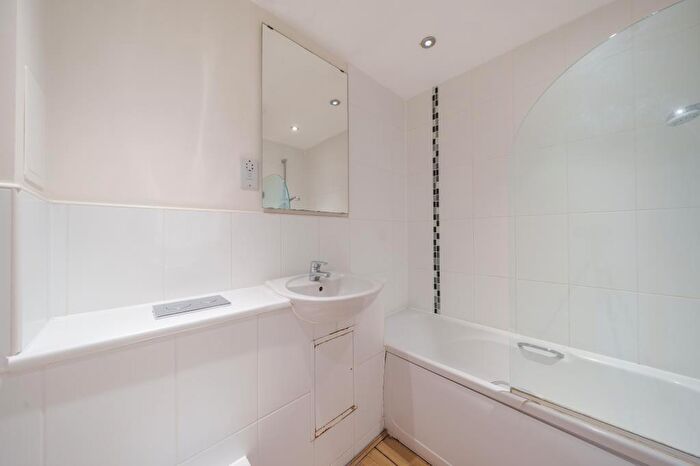 2 Bedroom Apartment To Rent In Vaughan House, Buckinghamshire, HP11