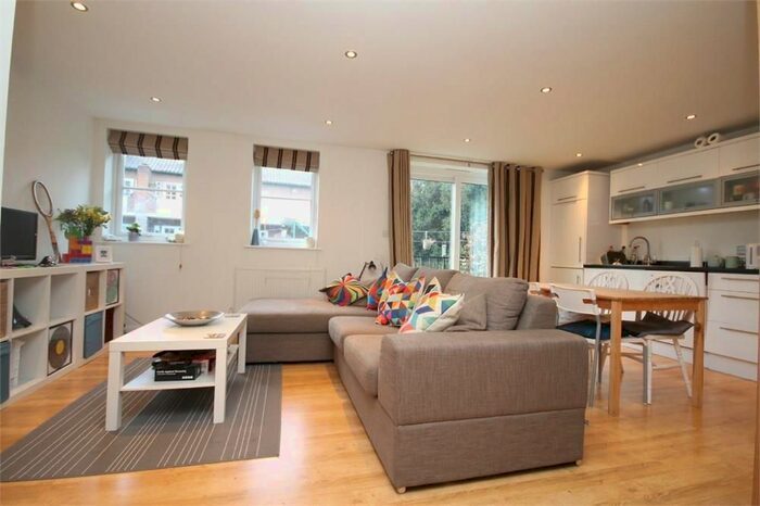 2 Bedroom Flat To Rent In North Street, Carshalton, SM5