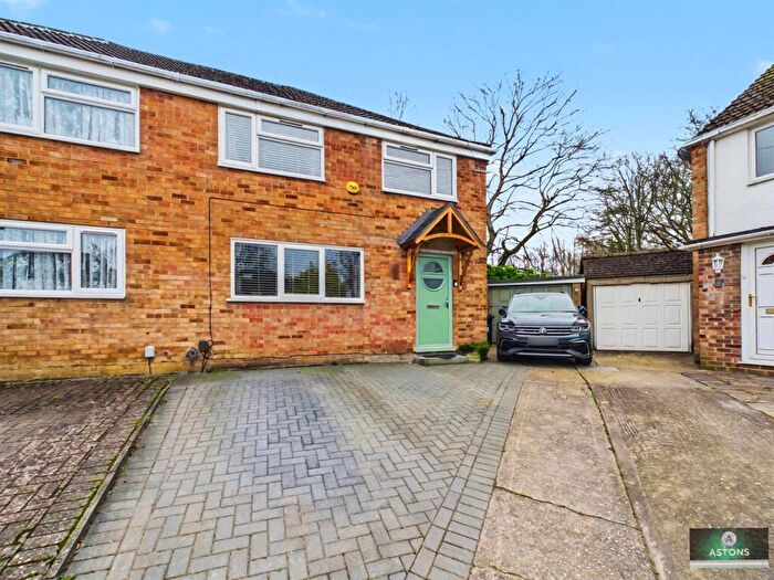 3 Bedroom Semi Detached House For Sale In Hardy Close, Pound Hill, Crawley, RH10