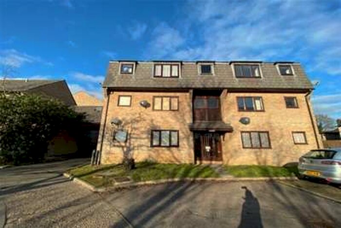 Flat To Rent In Wingrove Court, Patching Hall Lane, Chelmsford, CM1