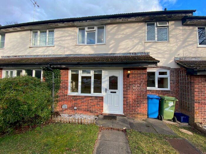 1 Bedroom Terraced House To Rent In Kingfisher Close, Farnborough, GU14
