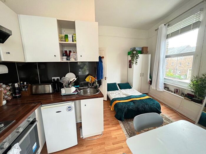 Studio To Rent In High Road, London, N15