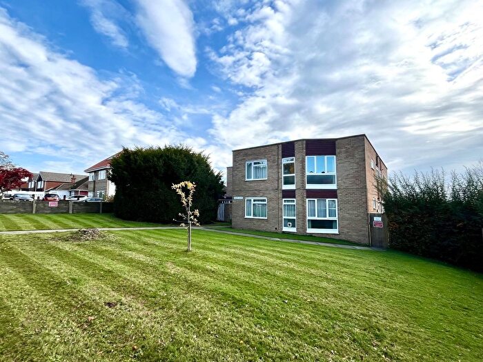 1 Bedroom Flat For Sale In Green Lane, Chessington, Surrey., KT9