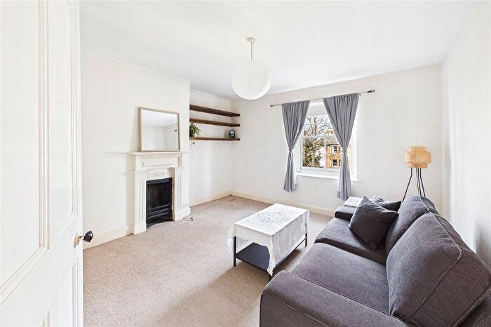 1 Bedroom Flat For Sale In Kirkstall Road, London, SW2