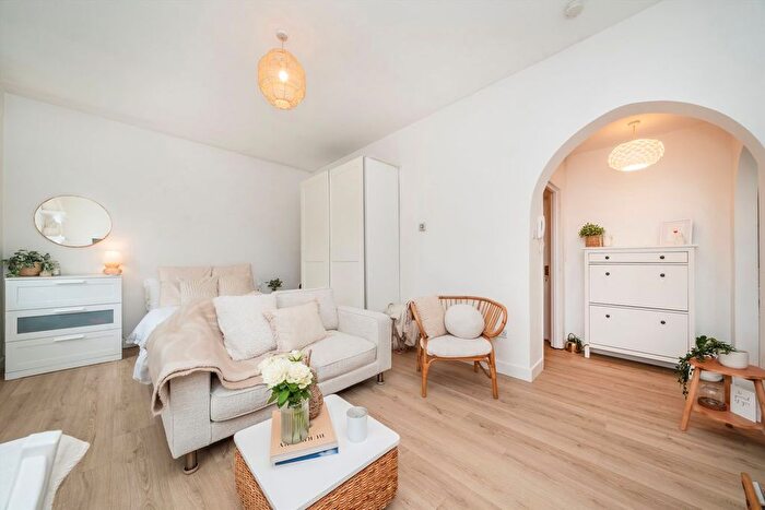 Studio For Sale In Gloucester Road, Acton, W3