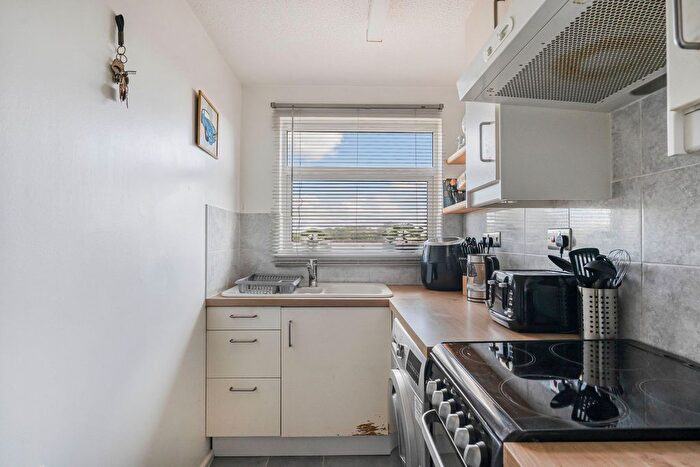1 Bedroom Flat For Sale In Rycote Close, Grange Park, SN5