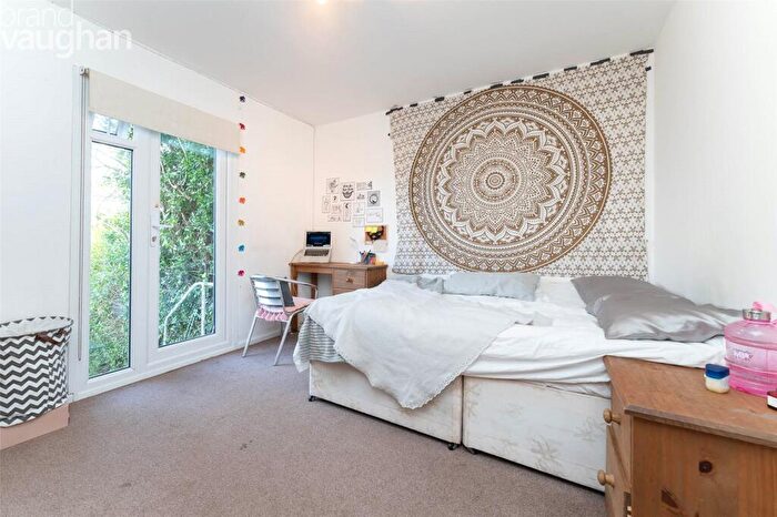 5 Bedroom Semi-Detached House To Rent In Staplefield Drive, Brighton, East Sussex, BN2