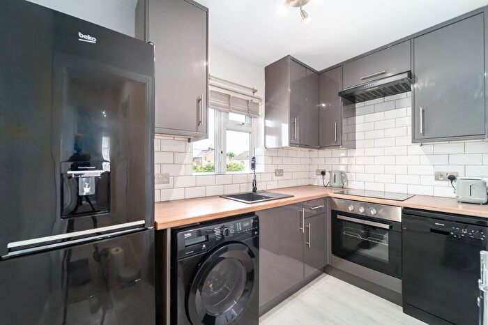 1 Bedroom Flat For Sale In Alma Road, Eton Wick, Berkshire, SL4
