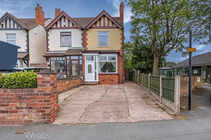 3 Bedroom Semi-Detached House For Sale In Lichfield Road, Bloxwich, Walsall, WS3