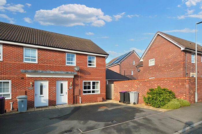 3 Bedroom Semi-Detached House For Sale In Chester Close, Bourne, PE10