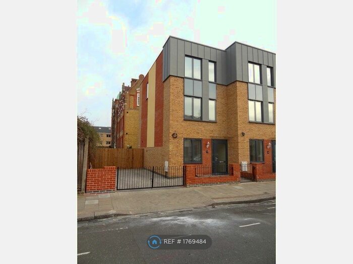 4 Bedroom Semi-Detached House To Rent In Fishponds Road, London, SW17