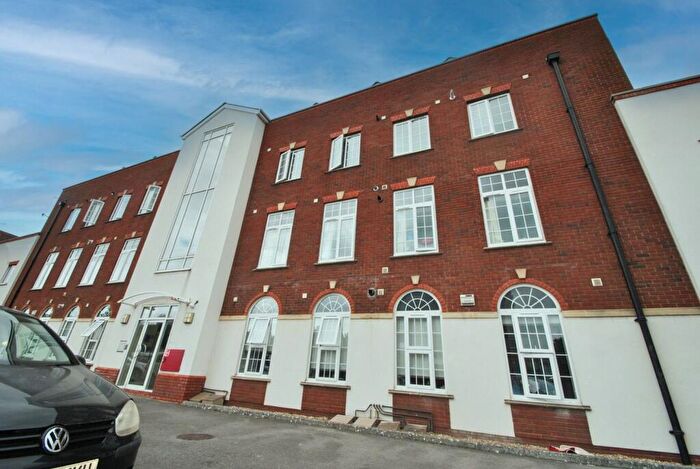3 Bedroom Flat For Sale In Parade Court, Bristol, BS5