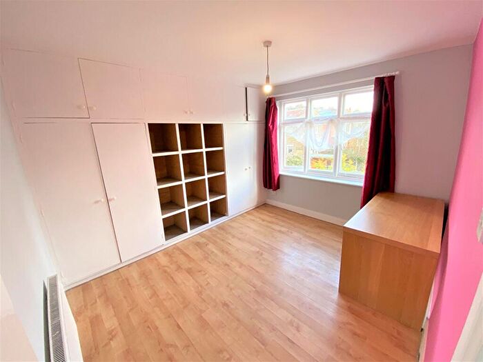4 Bedroom House To Rent In Cantley Gardens, London, IG2