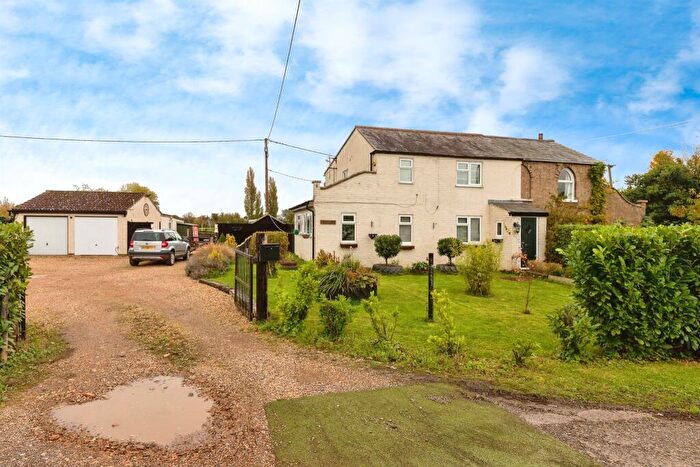 3 Bedroom Semi-Detached House For Sale In Elm Road, March, PE15