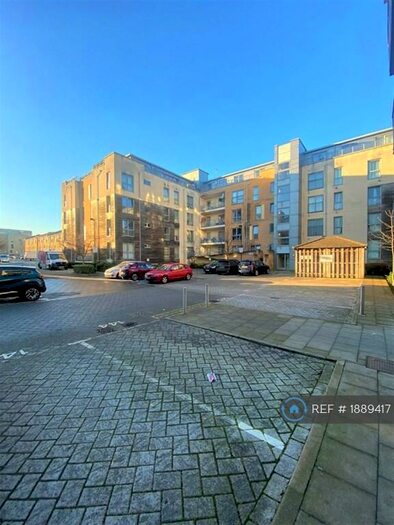 2 Bedroom Flat To Rent In Edgware, Edgware, HA8