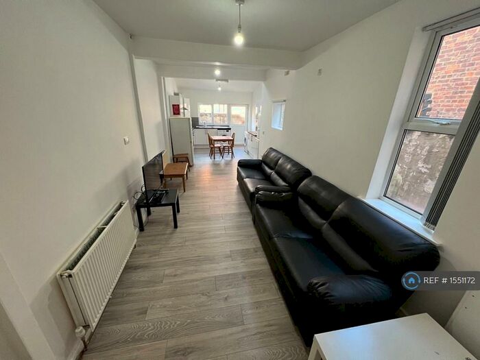 7 Bedroom Semi-Detached House To Rent In Booth Avenue, Manchester, M14