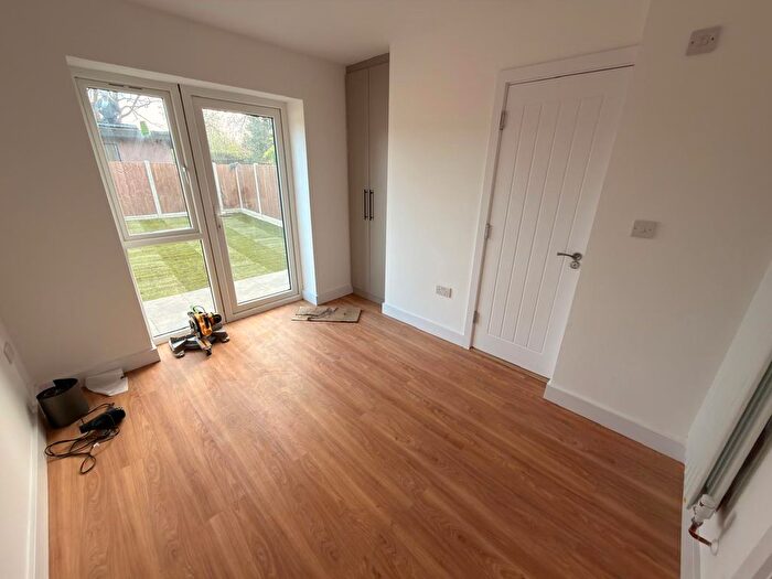 5 Bedroom Semi Detached House To Rent In Bourne Avenue, Hayes, UB3