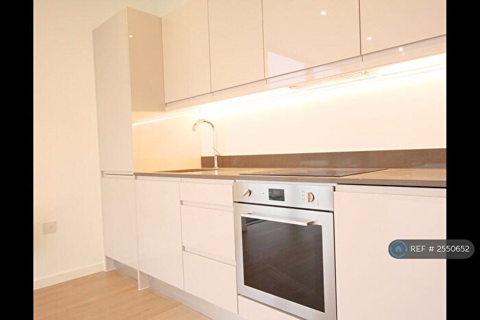 1 Bedroom Flat To Rent In Medina House, Milton Keynes, MK9