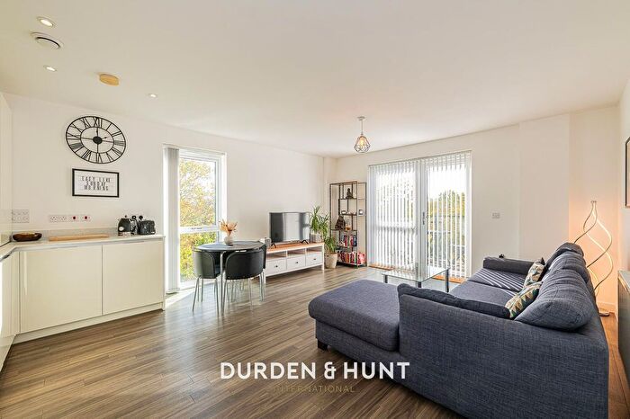 1 Bedroom Flat For Sale In Gubbins Lane, Harold Wood, RM3