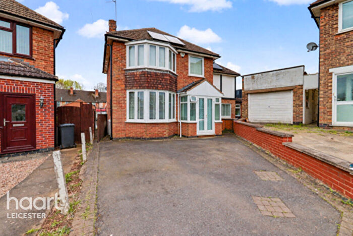 6 Bedroom Detached House For Sale In Durston Close, Leicester, LE5