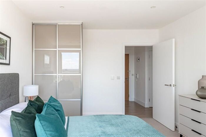 1 Bedroom Flat To Rent In Solomon Way, London, E1