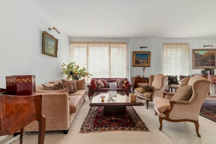 2 Bedroom Flat To Rent In Carlyle Court, London, SW10