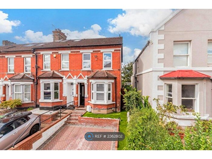 3 Bedroom End Of Terrace House To Rent In Springhead Road, Gravesend, DA11