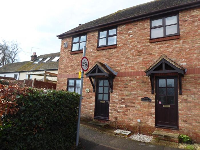 2 Bedroom Semi-Detached House To Rent In Rose Gardens, Wokingham, Berkshire, RG40