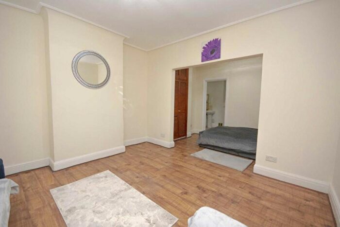 Studio To Rent In Whitchurch Lane, Edgware, HA8