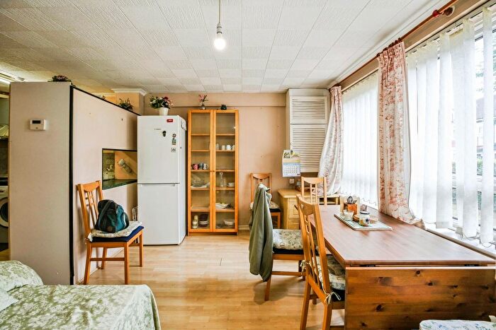 1 Bedroom Flat For Sale In Kintyre Close, London, SW16