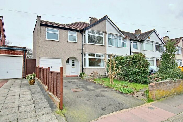 4 Bedroom End Of Terrace House To Rent In Brookend Road, Sidcup, DA15