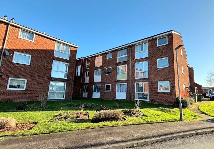 2 Bedroom Flat For Sale In Hardwicke Place, London Colney, St. Albans, Hertfordshire, AL2