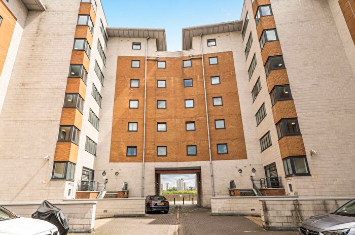 1 Bedroom Flat For Sale In Inverness Mews, London, E16