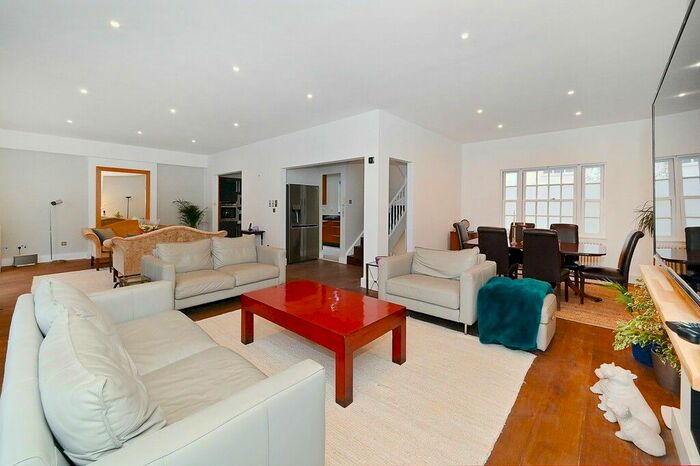 5 Bedroom Property To Rent In Eaton Mews North, Belgravia, SW1X
