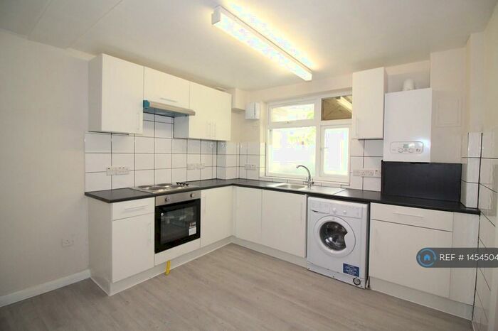 3 Bedroom Maisonette To Rent In Trellis Square, London, E3