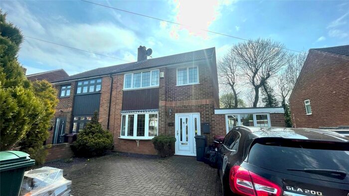 3 Bedroom Semi-Detached House To Rent In Winton Road, Reading, Berkshire, RG2