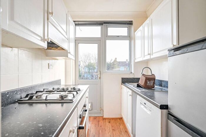 2 Bedroom Terraced House To Rent In Walthamstow, Walthamstow, London, E17