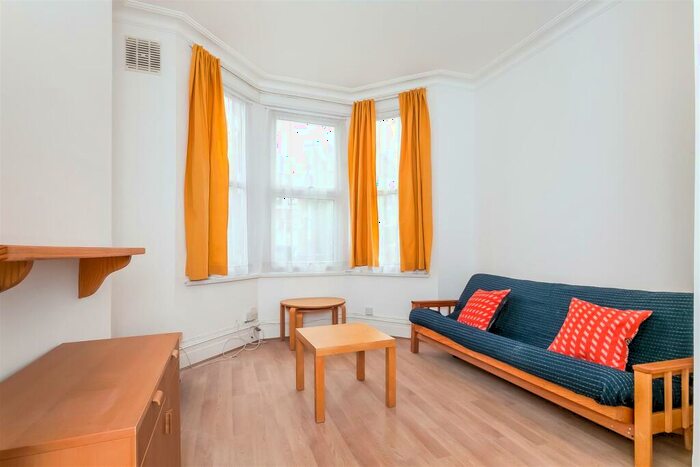 1 Bedroom Flat To Rent In Chapter Road, Willesden Green, London, NW2
